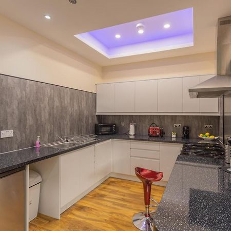 New 3-Bedroom Apartment Close To City Centre Edinburg Exteriör bild