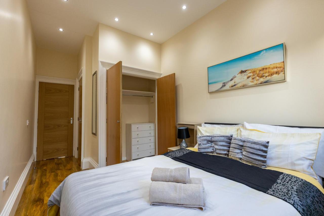 New 3-Bedroom Apartment Close To City Centre Edinburg Exteriör bild