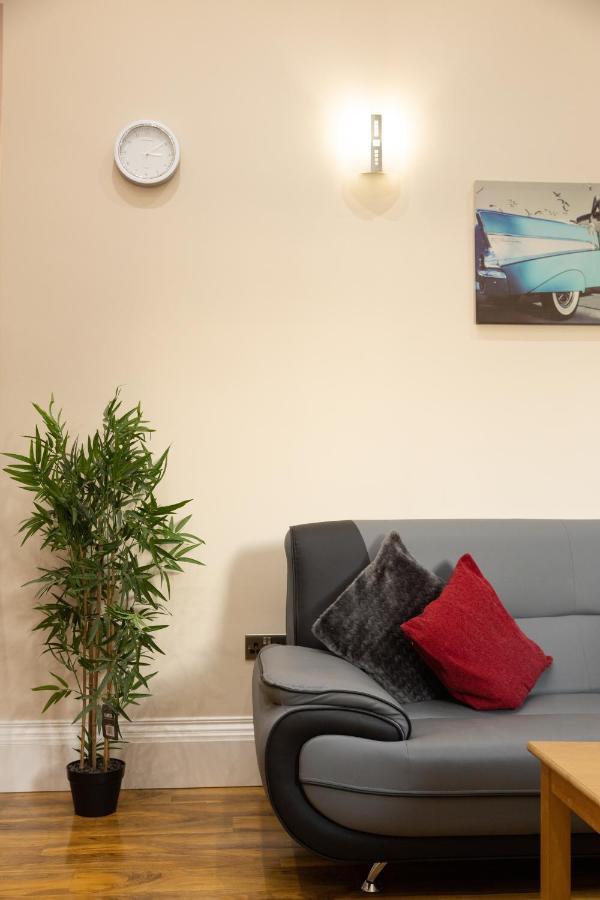 New 3-Bedroom Apartment Close To City Centre Edinburg Exteriör bild